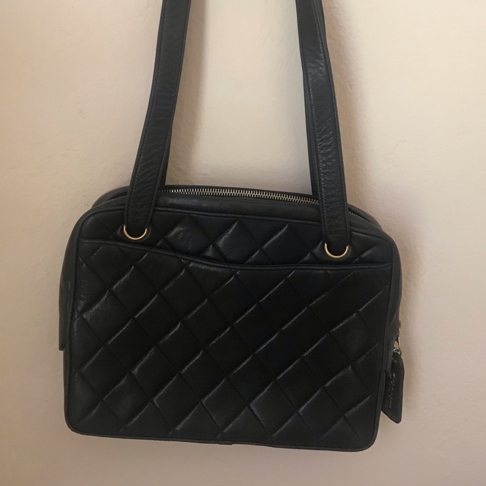 VINTAGE CHANEL QUILTED LAMBSKIN LEATHER BAG